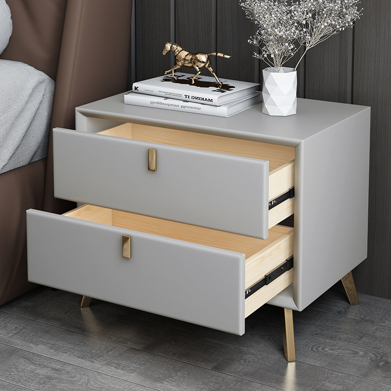 Solid Wood Nightstand 2 Drawers - モダンなデザインの、2つの引き出し付きフェイクレザー製ベッドサイドテーブル。木製で、寝室のサイドに置くのに最適な収納キャビネット。