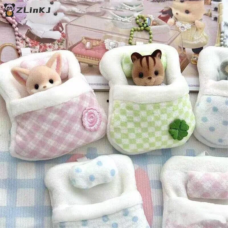 Bedroom Furniture - かわいい四つ葉のクローバーのぬいぐるみ、柔らかい寝袋、ミニチュアのドールルームの装飾、ドール用家具、ドールアクセサリー。