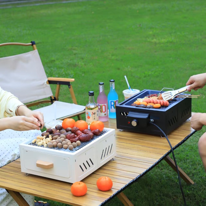 持ち運び可能な炭火焼きグリル。正方形の構造で、屋外でのキャン - Outdoor Furniture のレビューと価格